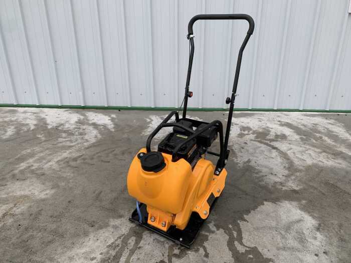 NEW/UNUSED Cartiwell CW-22 Petrol Compaction Plate c/w Water Tank