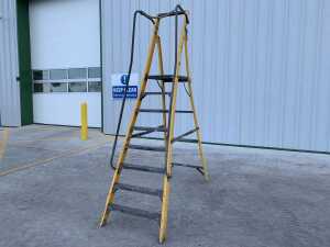 Youngman 8 Step Podium Ladder