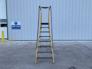 Youngman 8 Step Podium Ladder - 2