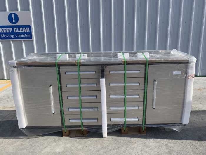 NEW/UNUSED 7FT Workbench c/w 10 x Drawers & 2 x Cabinets
