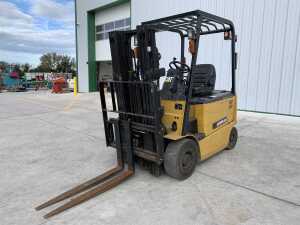 2005 Caterpillar EP20K 2T Electric Forklift c/w Container Mast