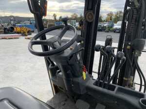 2005 Caterpillar EP20K 2T Electric Forklift c/w Container Mast - 9