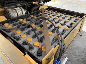 2005 Caterpillar EP20K 2T Electric Forklift c/w Container Mast - 11