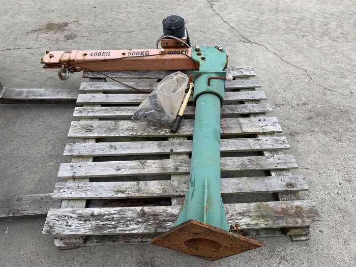 1T Trailer Crane c/w Remote